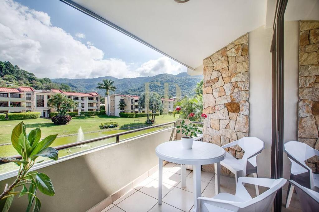 Cr Mariposa Rentals Lakeview Penthouse With Office Space, Pool, Gym, Tennis Santa Ana  Eksteriør bilde