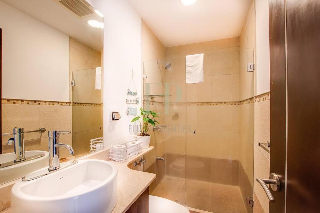 Cr Mariposa Rentals Lakeview Penthouse With Office Space, Pool, Gym, Tennis Santa Ana  Eksteriør bilde