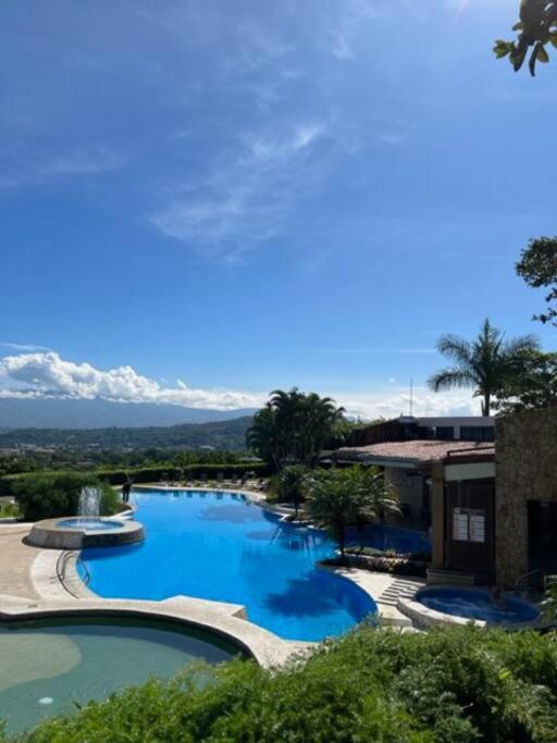 Cr Mariposa Rentals Lakeview Penthouse With Office Space, Pool, Gym, Tennis Santa Ana  Eksteriør bilde