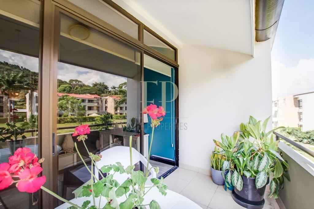 Cr Mariposa Rentals Lakeview Penthouse With Office Space, Pool, Gym, Tennis Santa Ana  Eksteriør bilde