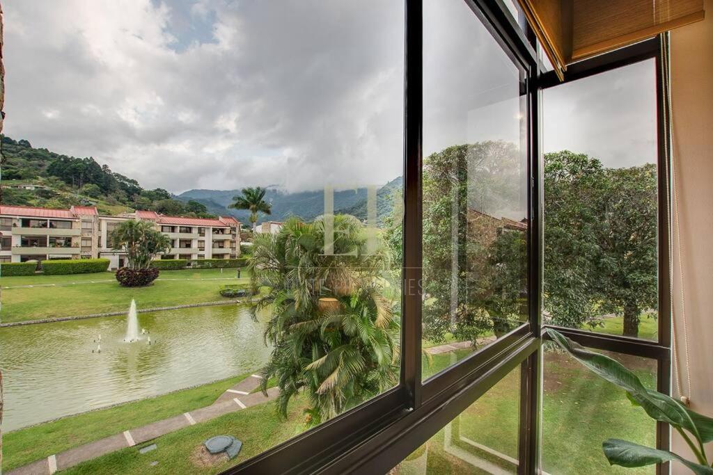 Cr Mariposa Rentals Lakeview Penthouse With Office Space, Pool, Gym, Tennis Santa Ana  Eksteriør bilde