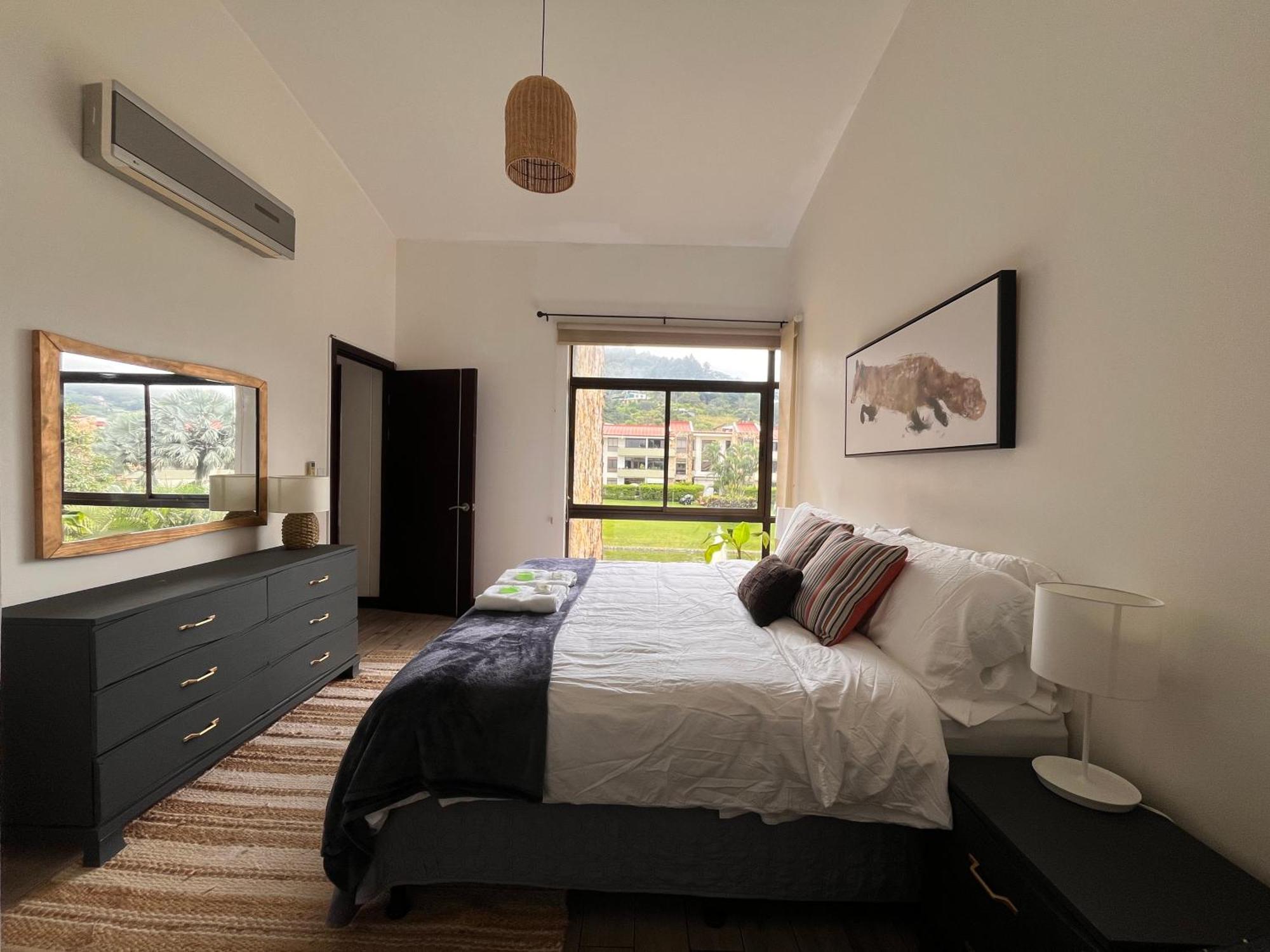 Cr Mariposa Rentals Lakeview Penthouse With Office Space, Pool, Gym, Tennis Santa Ana  Eksteriør bilde